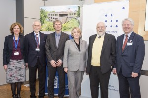 v.l.n.r.: Prof. Rebecca Wade (HITS Insitutssprecherin), Prof. Andreas Reuter (HITS Geschäftsführer), Prof. Holger Hanselka (KIT Karlsruhe), Theresia Bauer (MWK Baden-Württemberg), Dr. h. c. Dr.-Ing. E. h. Klaus Tschira (Gründer und Geschäftsführer des HITS), Prof. Bernhard Eitel (Universität Heidelberg)