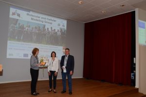 Rebecca Wade receiving the award at the President´s Meeting of the ISQBP in Bergen / Norway. Photo: ISQBP 