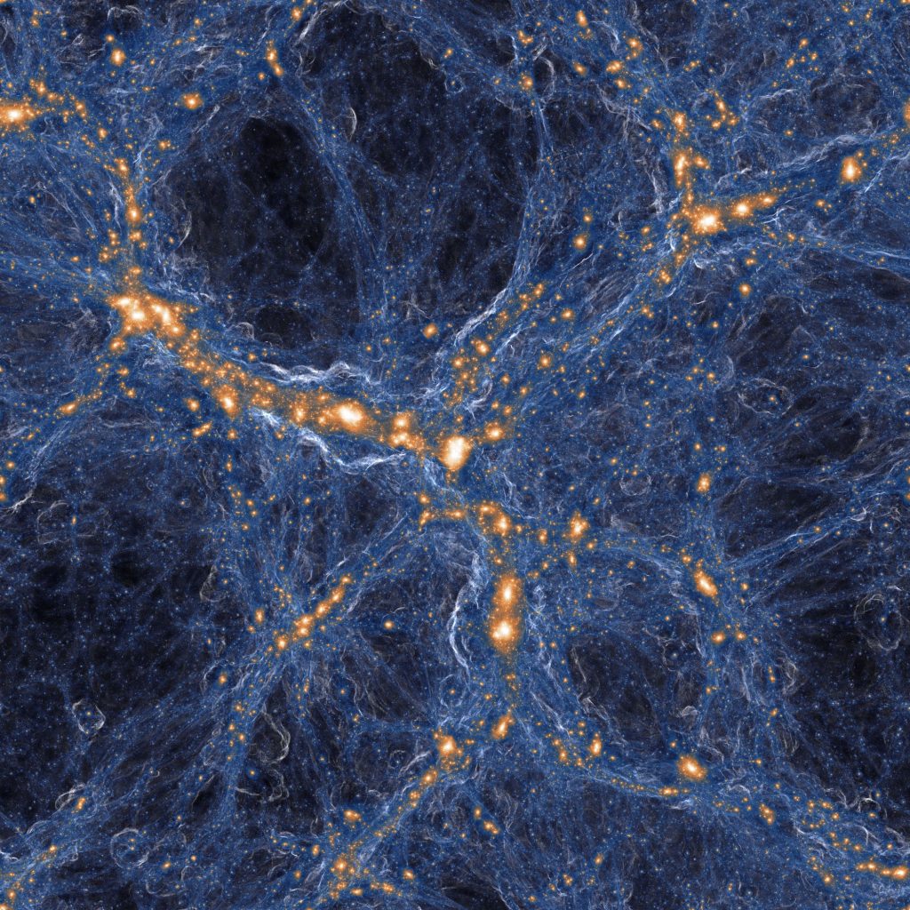 Visualisierung der Stärke von Stoßwellen im kosmischen Gas (blau) um die kollabierten Strukturen aus dunkler Materie (in orange/weiß). Wie bei einem Überschallknall wird das Gas in diesen Stoßwellen beim Einfall auf die kosmischen Filamente und Galaxien ruckartig beschleunigt. Bild: IllustrisTNG