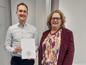HITS Junior Gruppenleiter Fabian Schneider erhält seine Venia Legendi.